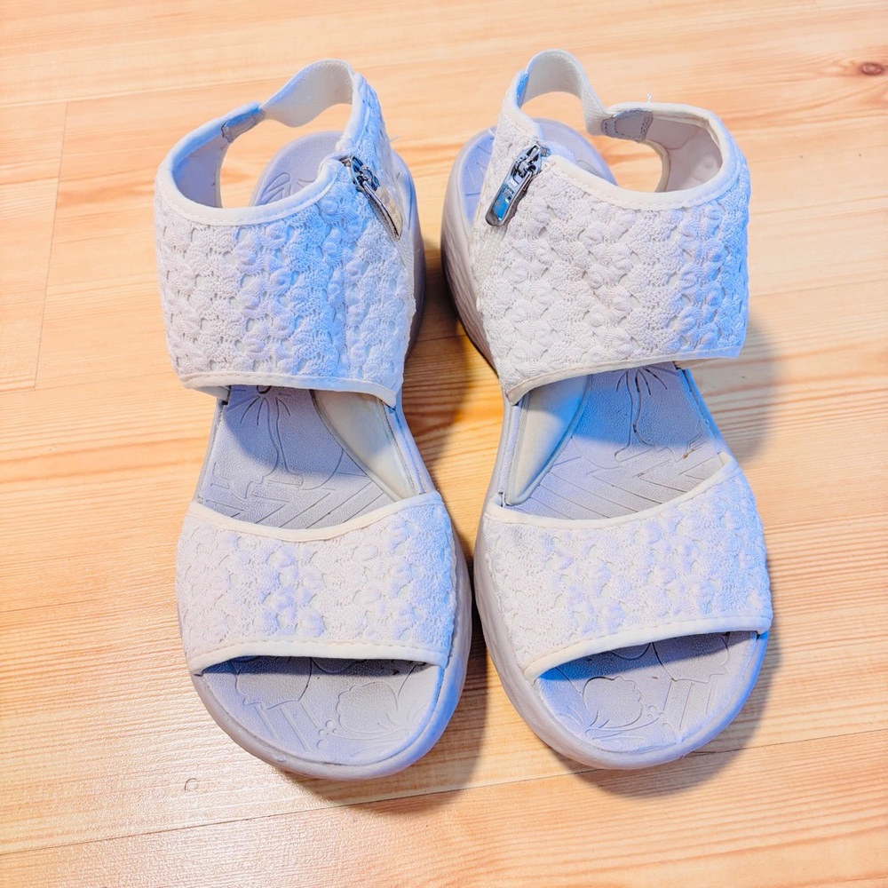 Bzees Cream Textured Sandals
